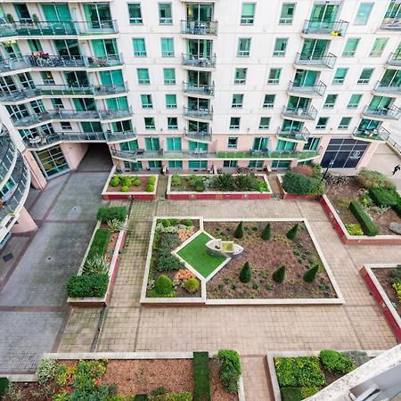 Riverside 2-Bedroom Apartments 런던 외부 사진