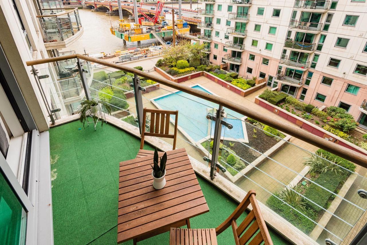 Riverside 2-Bedroom Apartments 런던 외부 사진