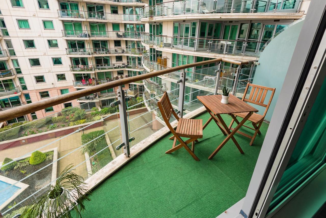 Riverside 2-Bedroom Apartments 런던 외부 사진