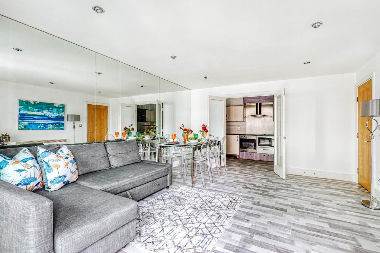 Riverside 2-Bedroom Apartments 런던 외부 사진
