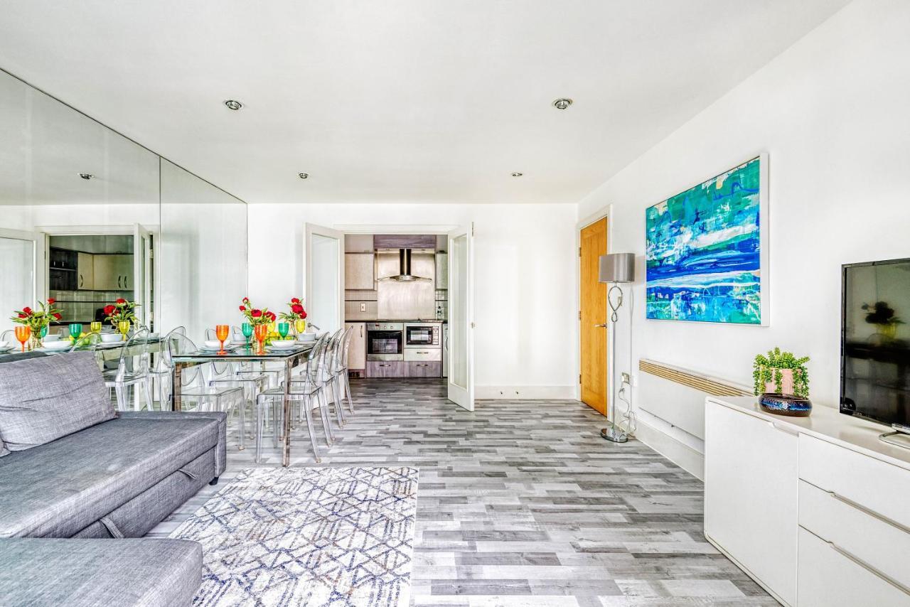 Riverside 2-Bedroom Apartments 런던 외부 사진