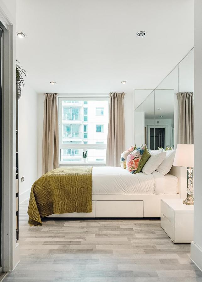 Riverside 2-Bedroom Apartments 런던 외부 사진