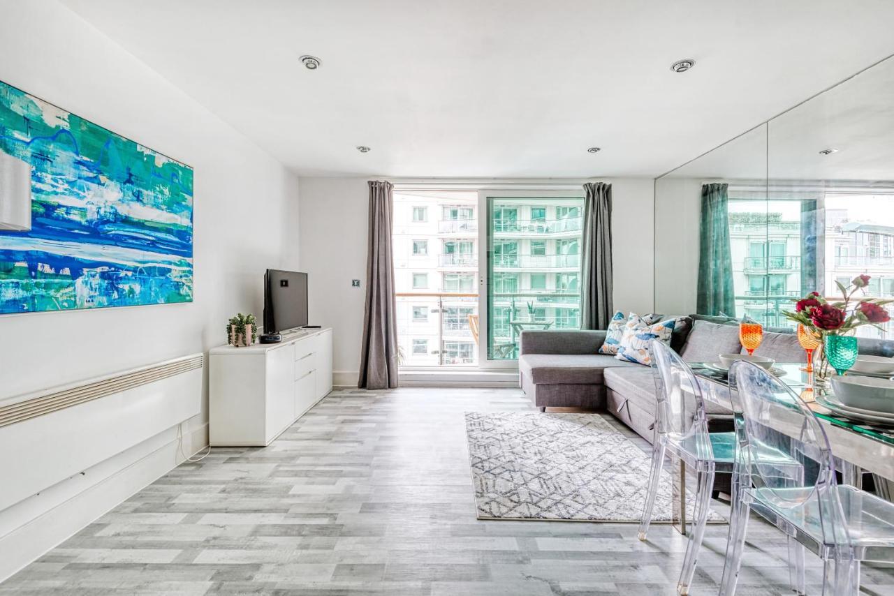 Riverside 2-Bedroom Apartments 런던 외부 사진