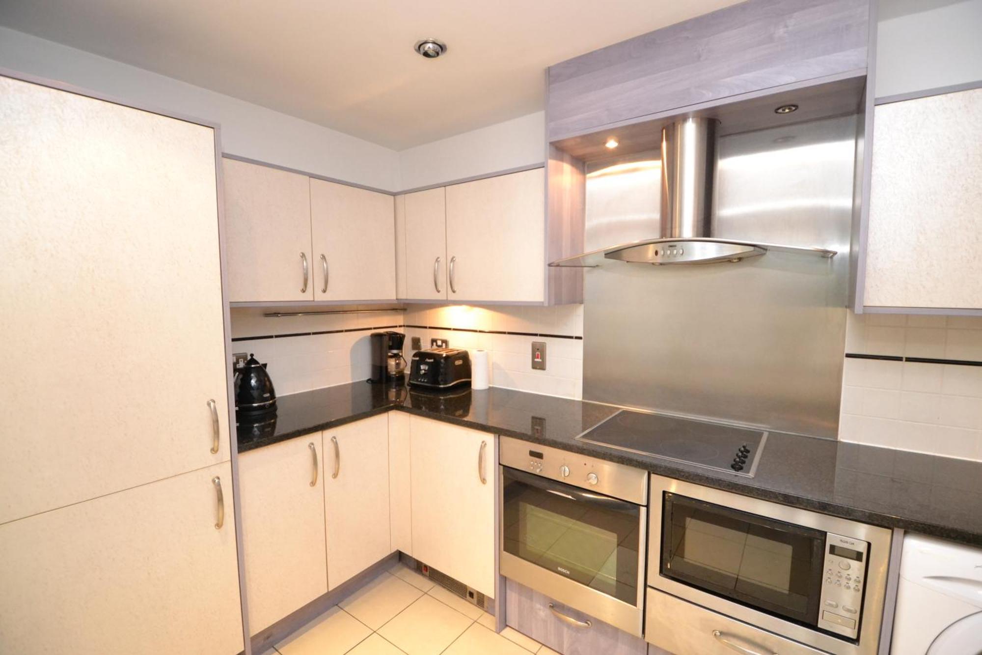 Riverside 2-Bedroom Apartments 런던 외부 사진