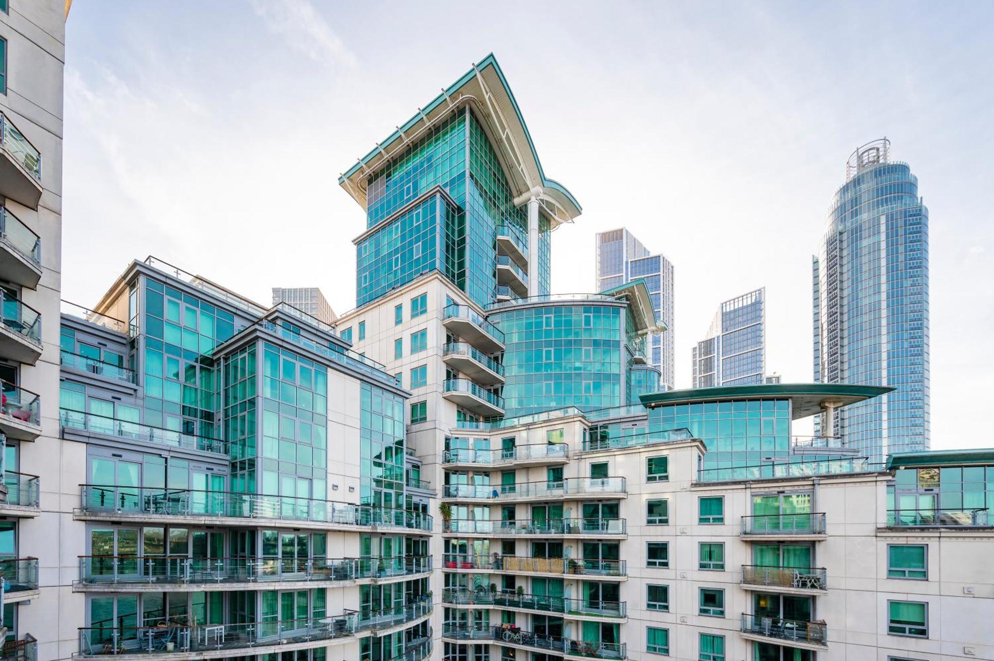 Riverside 2-Bedroom Apartments 런던 외부 사진