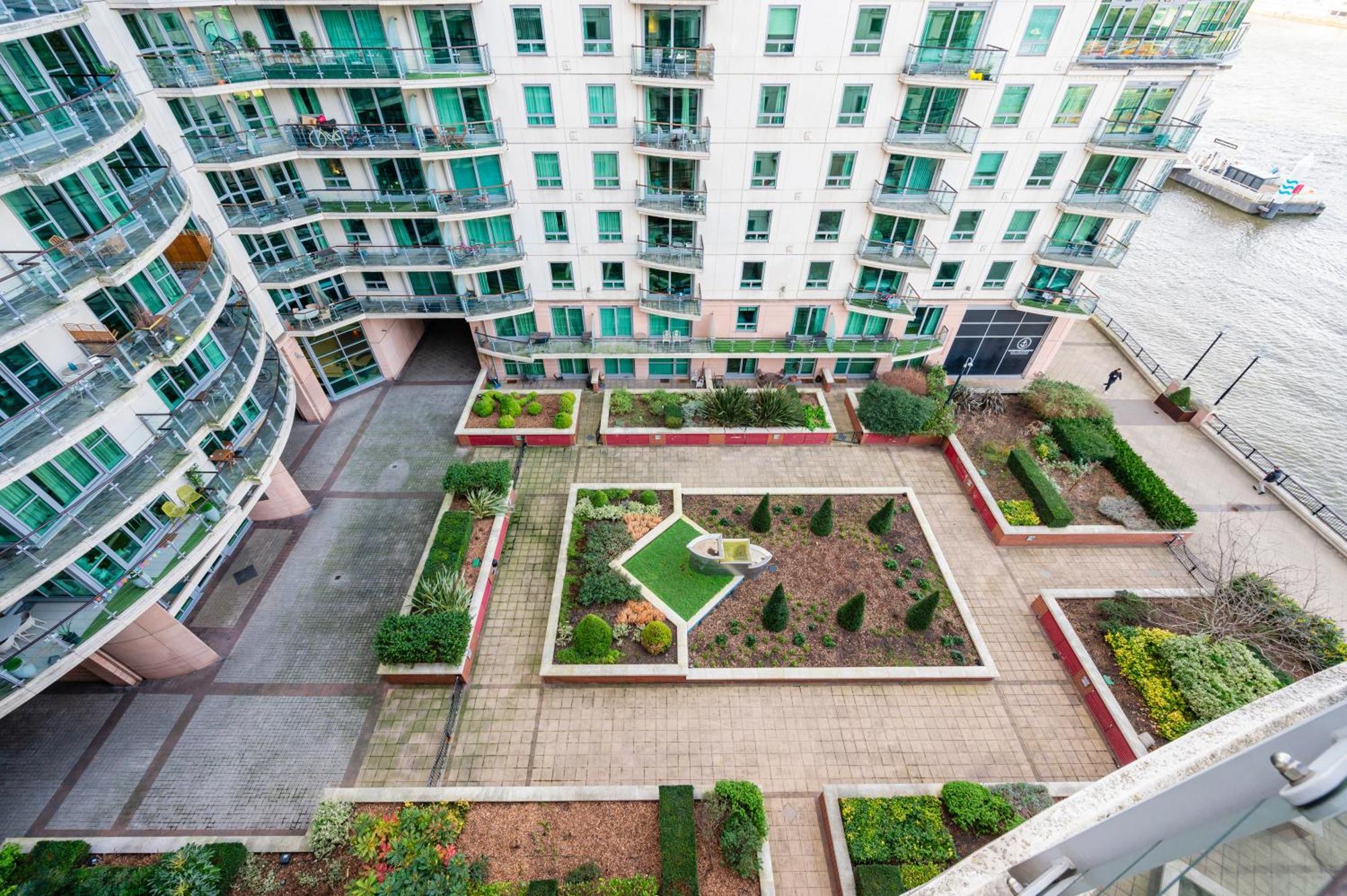 Riverside 2-Bedroom Apartments 런던 외부 사진