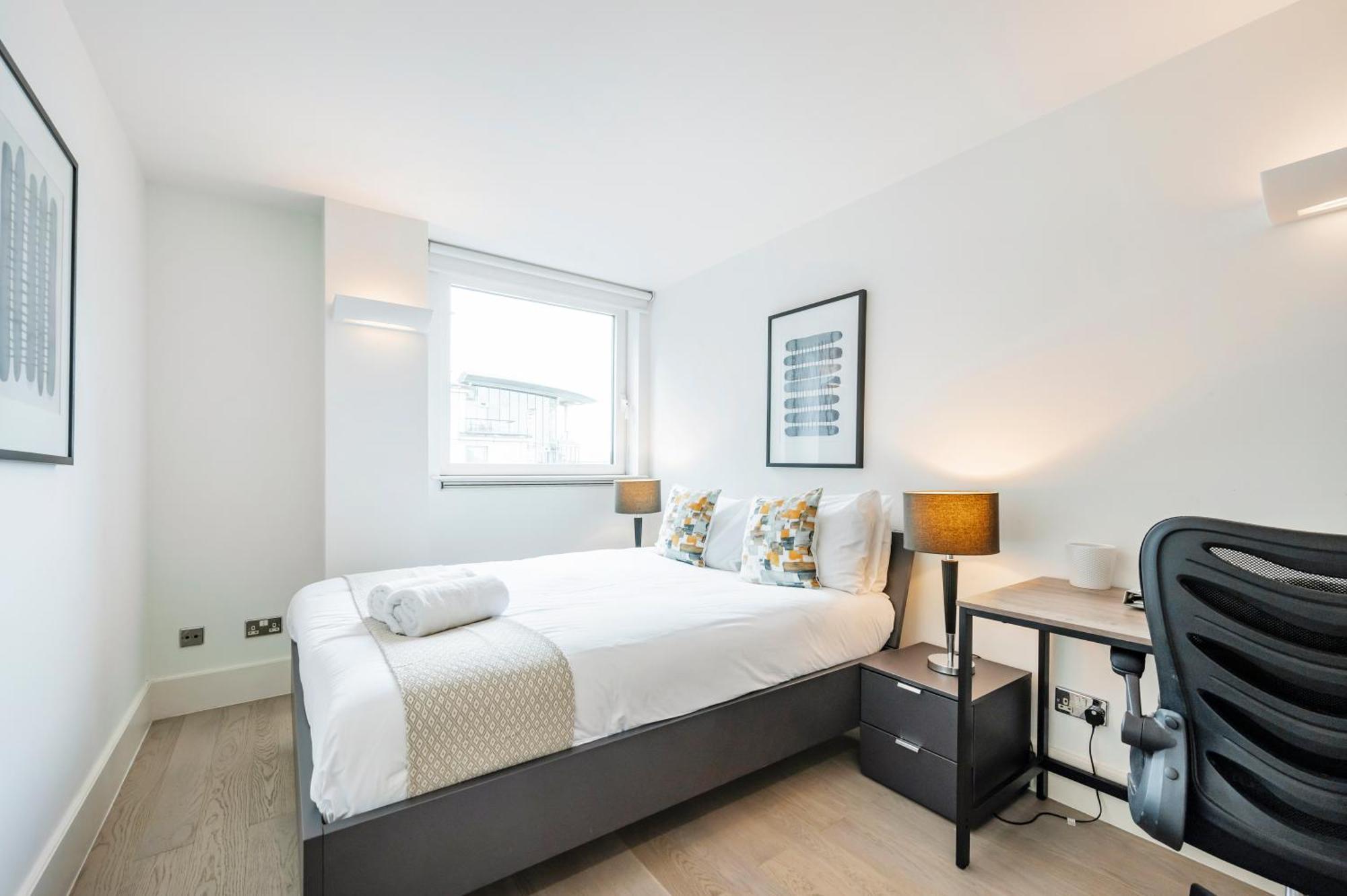Riverside 2-Bedroom Apartments 런던 외부 사진