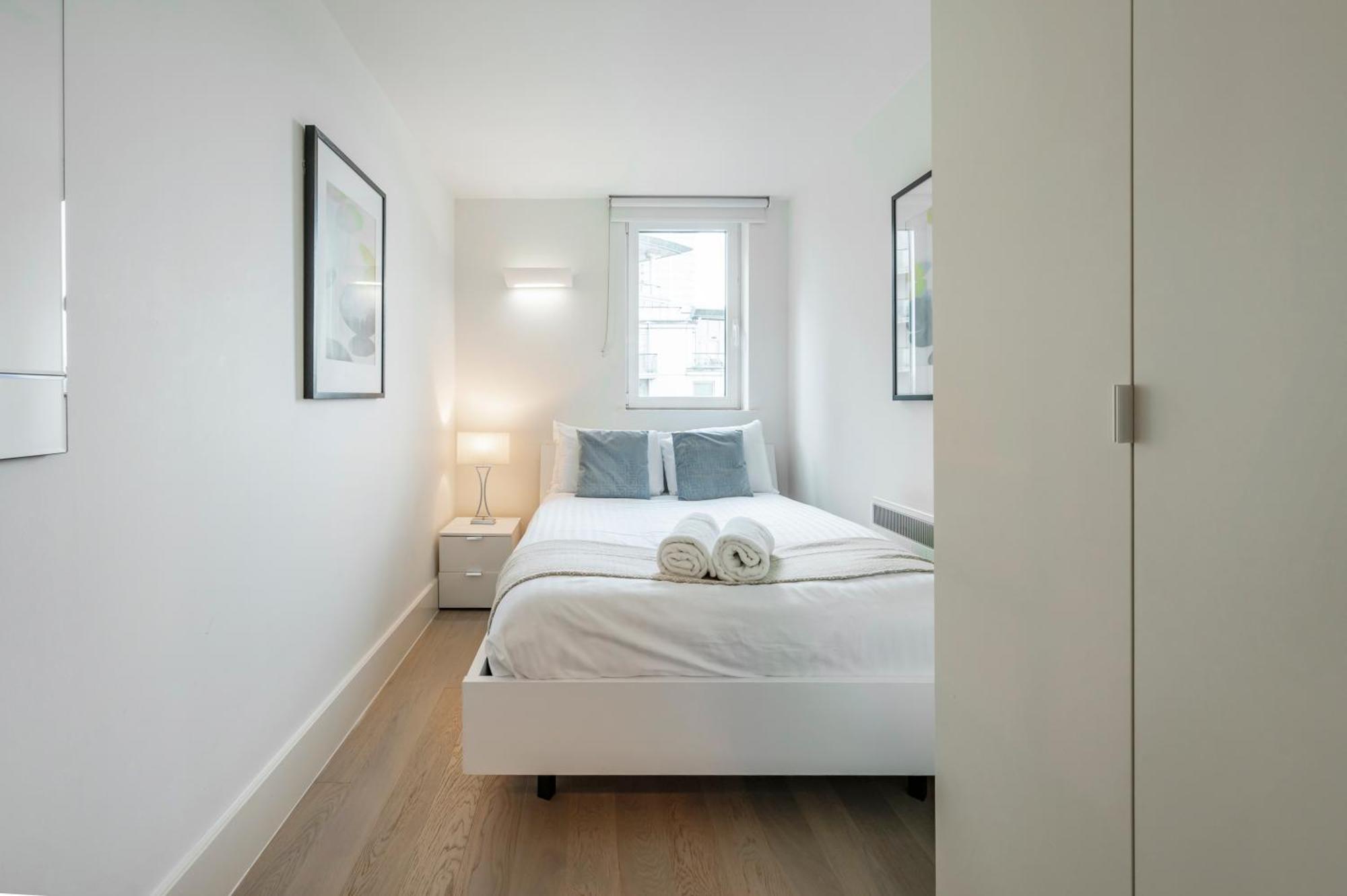 Riverside 2-Bedroom Apartments 런던 외부 사진