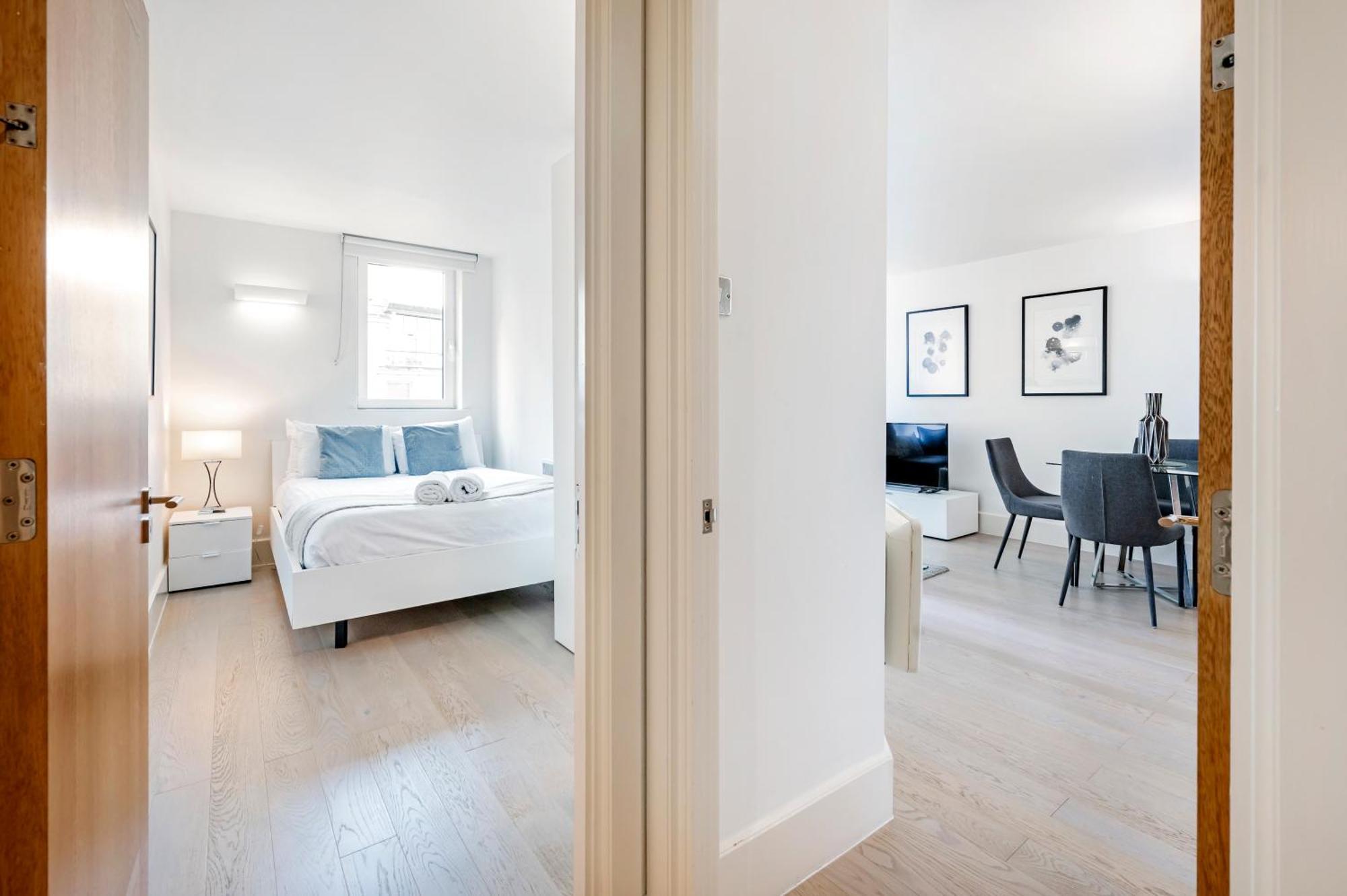 Riverside 2-Bedroom Apartments 런던 외부 사진